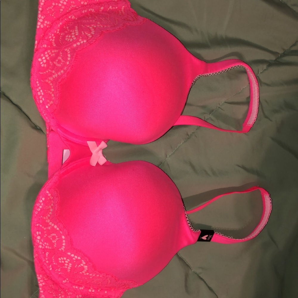 NWT Victoria secret bra 36D
